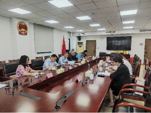 区人大常委会副主任高健召开本区银发经济调研座谈会