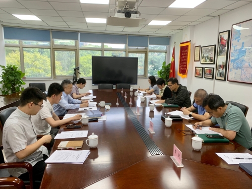 区人大常委会副主任吴瑞弟带队赴区发改委调研上半年计划执行情况