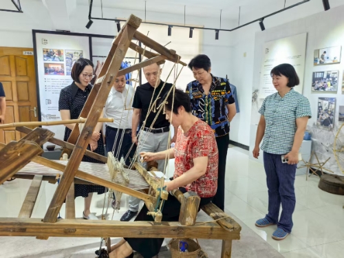区人大常委会副主任陶夏芳带队调研本区非遗文化传承与发展工作情况