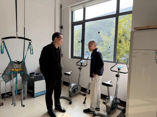 情暖重阳节，关怀润人心！区人大常委会主任朱明福开展“敬老月”走访慰问