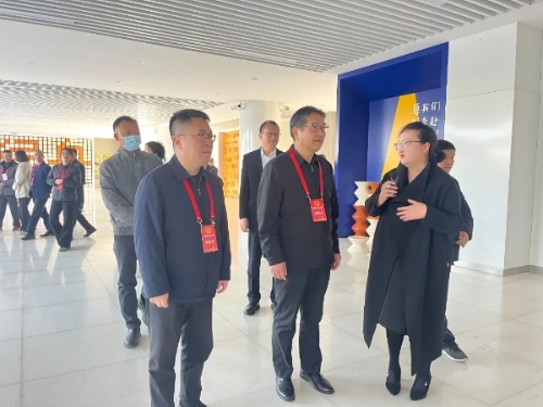 区人大常委会组织人大代表开展2025年年终集中视察和约见人大代表活动