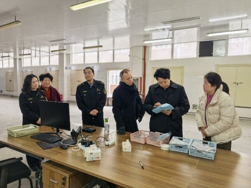 区人大常委会副主任陶夏芳调研本区中小学学生营养午餐工作情况