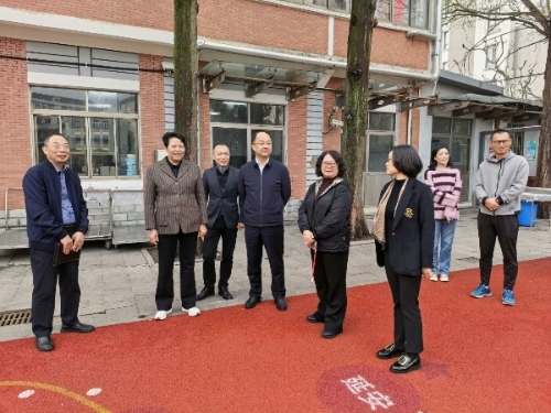 区人大常委会主任程巍等调研本区中小学学生营养午餐和每天体育活动2小时工作情况