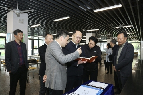 区人大常委会主任会议成员集体调研全区中小学学生营养午餐工作