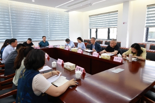 区人大常委会副主任高健赴华新镇调研