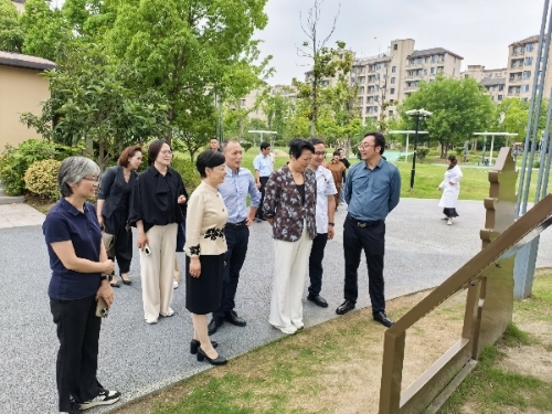 区人大常委会副主任陶夏芳调研关于贯彻落实上海市爱国卫生与健康促进条例》中本区健康促进积分制实施情况