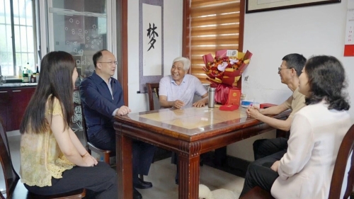 区人大常委会主任程巍开展“七一”走访慰问