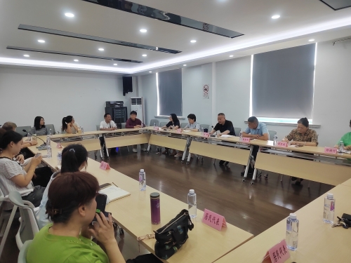 区人大常委会副主任高健召开居民代表体育发展调研座谈会