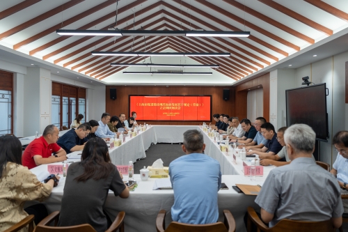 区人大常委会副主任高健接待市人大常委会法工委副主任常江一行来青调研