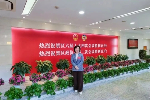 建言公交优化、打造暖新驿站、帮扶困境家庭！青浦这位代表把民生实事办到群众“家门口”